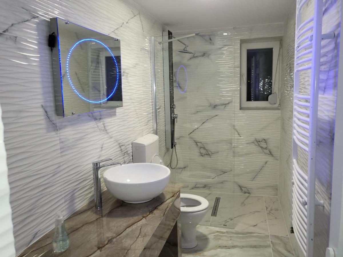 Villa Vila Ana Cu Terasa Gratar Si Jacuzzi Satu Mare Exterior foto
